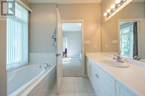 83 - 505 Blue Jay Drive, London, ON - Indoor Photo Showing Bathroom