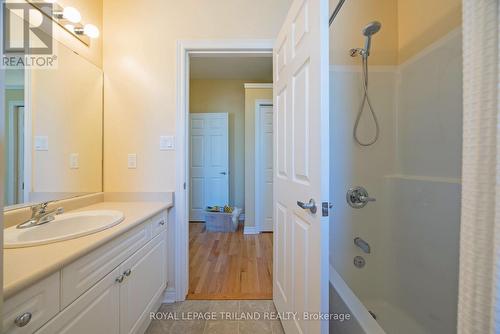 83 - 505 Blue Jay Drive, London, ON - Indoor Photo Showing Bathroom