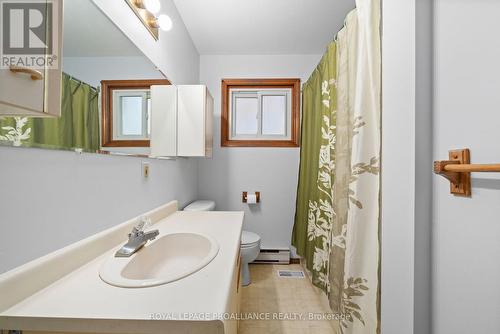 7 Centre Street, Brighton, ON - Indoor Photo Showing Bathroom