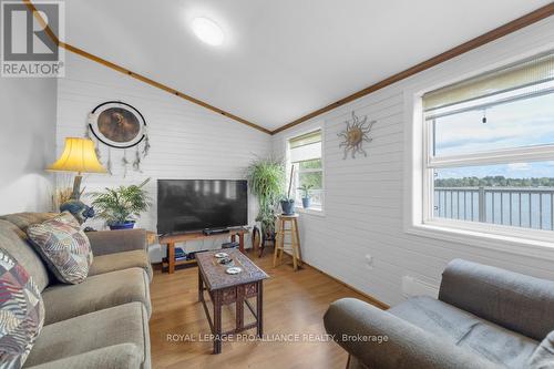 88 Sumac Lane, Tweed, ON - Indoor Photo Showing Living Room