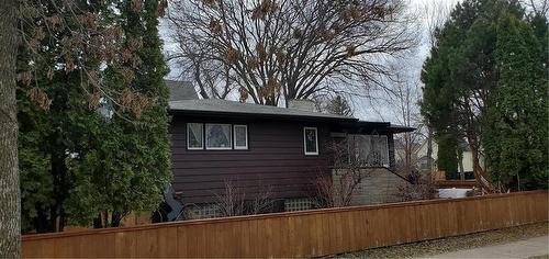 1234 Mctavish Avenue, Brandon, MB - Outdoor