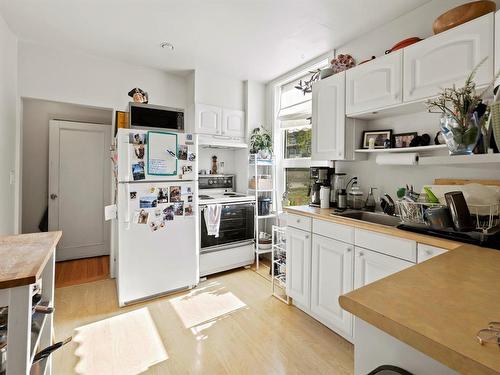 909 Mcmillan Avenue, Winnipeg, MB - Indoor Photo Showing Kitchen