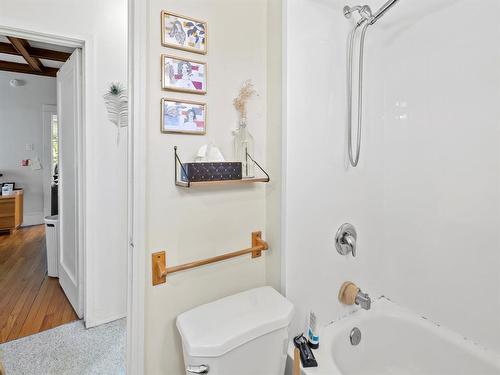 909 Mcmillan Avenue, Winnipeg, MB - Indoor Photo Showing Bathroom