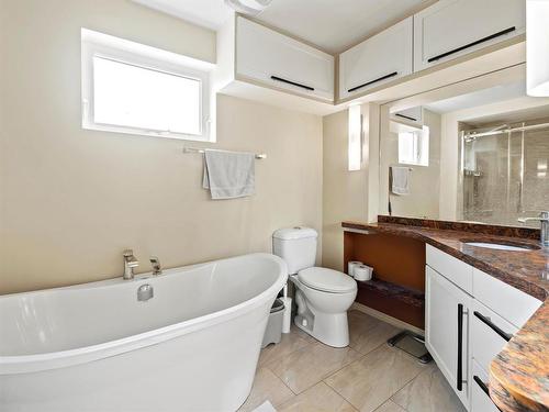 909 Mcmillan Avenue, Winnipeg, MB - Indoor Photo Showing Bathroom