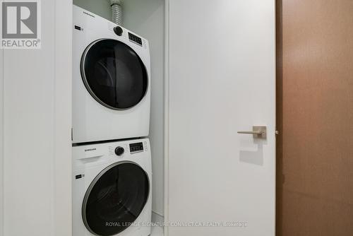 806 - 195 Mccaul Street, Toronto, ON - Indoor Photo Showing Laundry Room