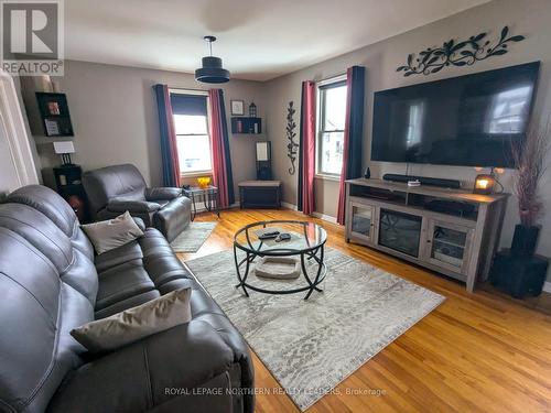 95 Father Costello Drive, Timmins, ON - Indoor Photo Showing Living Room