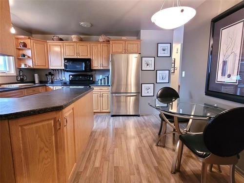 111 Wilkinson Crescent, Portage La Prairie, MB - Indoor Photo Showing Kitchen