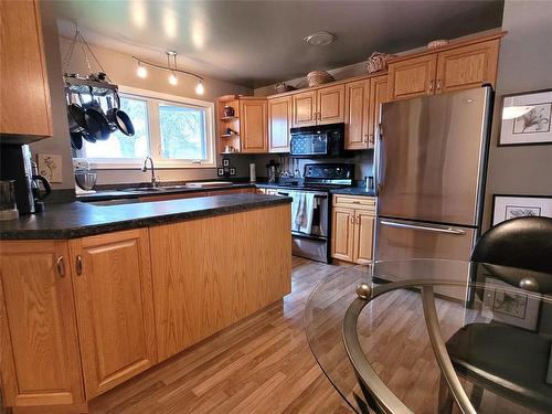 111 Wilkinson Crescent, Portage La Prairie, MB - Indoor Photo Showing Kitchen