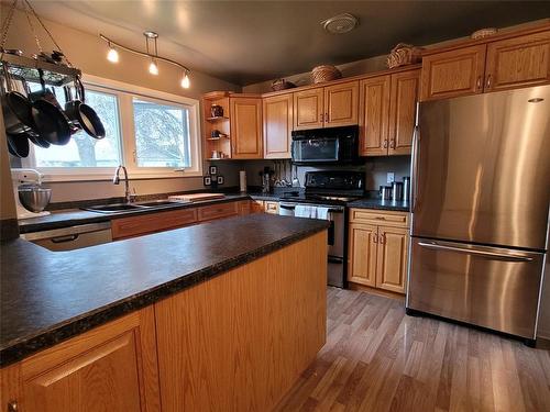 111 Wilkinson Crescent, Portage La Prairie, MB - Indoor Photo Showing Kitchen With Double Sink