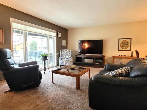 111 Wilkinson Crescent, Portage La Prairie, MB - Indoor Photo Showing Living Room