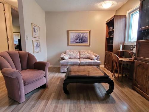 111 Wilkinson Crescent, Portage La Prairie, MB - Indoor Photo Showing Living Room