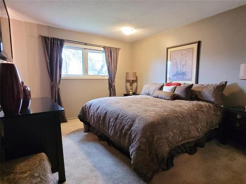 111 Wilkinson Crescent, Portage La Prairie, MB - Indoor Photo Showing Bedroom