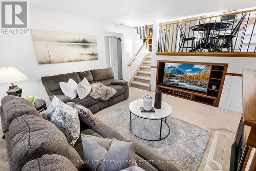 4 Penfound Drive, Clarington (Bowmanville), ON - Indoor Photo Showing Living Room