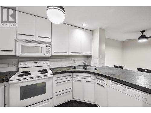 383 Columbia Street Unit# 55, Kamloops, BC - Indoor Photo Showing Kitchen With Double Sink