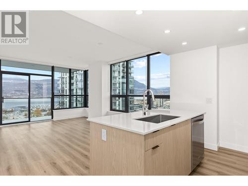 1488 Bertram Street Unit# 1810, Kelowna, BC - Indoor Photo Showing Kitchen