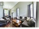 285 Murray Crescent, Rutland, BC  - Indoor Photo Showing Living Room 