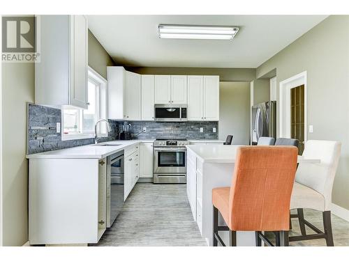 285 Murray Crescent, Rutland, BC - Indoor Photo Showing Kitchen