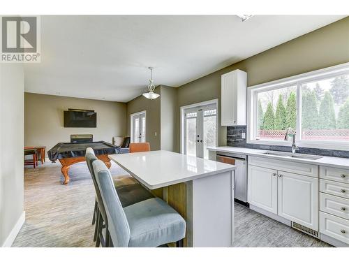 285 Murray Crescent, Rutland, BC - Indoor Photo Showing Kitchen