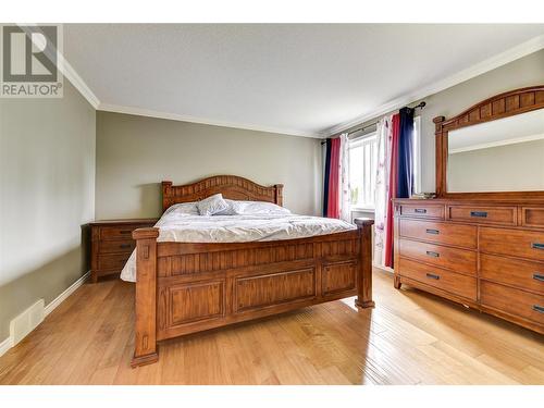 285 Murray Crescent, Rutland, BC - Indoor Photo Showing Bedroom