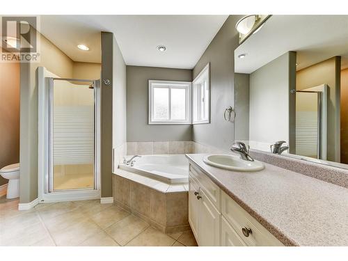 285 Murray Crescent, Rutland, BC - Indoor Photo Showing Bathroom