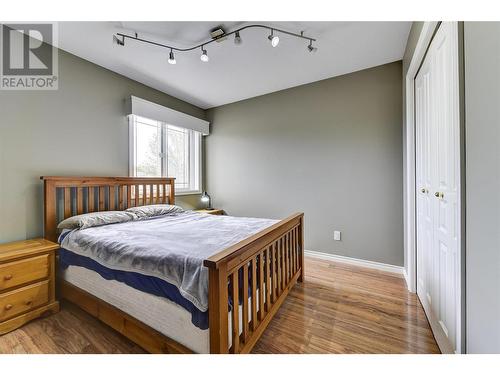 285 Murray Crescent, Rutland, BC - Indoor Photo Showing Bedroom