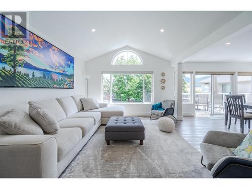 2011 Sandpiper Lane, Penticton, BC - Indoor Photo Showing Living Room