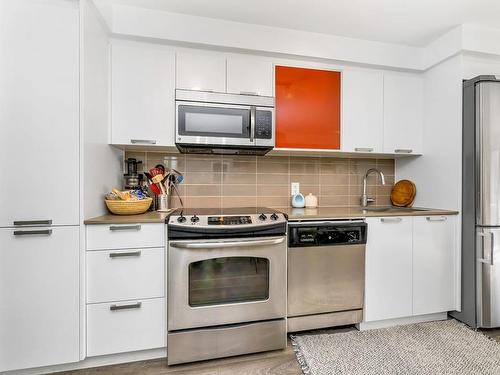 216-528 Pandora Ave, Victoria, BC - Indoor Photo Showing Kitchen