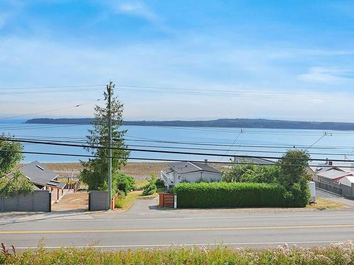 5622 1St St, Union Bay, BC 