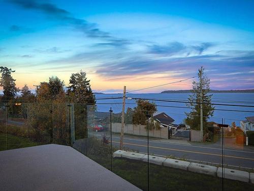 5622 1St St, Union Bay, BC 