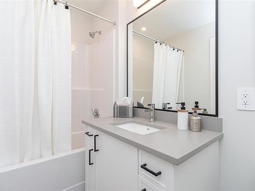 610-1371 Goldstream Ave, Langford, BC - Indoor Photo Showing Bathroom