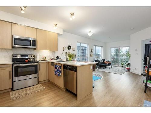 312-3070 Kilpatrick Ave, Courtenay, BC - Indoor Photo Showing Kitchen