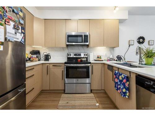 312-3070 Kilpatrick Ave, Courtenay, BC - Indoor Photo Showing Kitchen