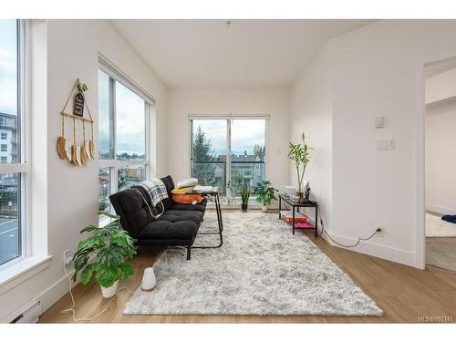 312-3070 Kilpatrick Ave, Courtenay, BC - Indoor Photo Showing Living Room