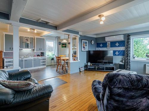 Salon - 1480 Rg St-Philippe, Saint-Anselme, QC - Indoor Photo Showing Living Room