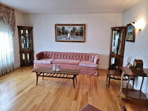 Living room - 408 Boul. Tessier, Lachute, QC - Indoor Photo Showing Living Room