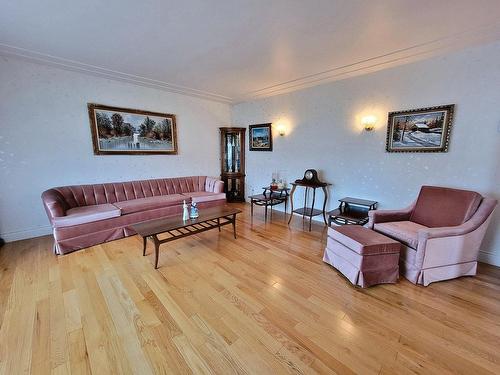 Living room - 408 Boul. Tessier, Lachute, QC - Indoor Photo Showing Living Room