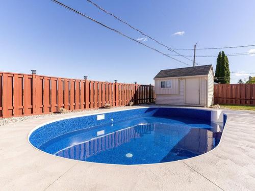 Piscine - 615 Rue Duchesneau, Laval (Saint-François), QC - Outdoor With In Ground Pool