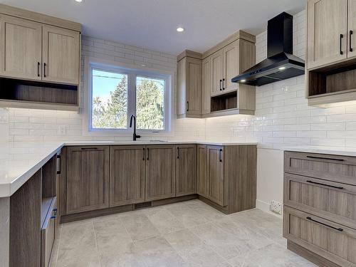 Kitchen - 6535 Rue Poitou, Brossard, QC - Indoor Photo Showing Kitchen With Upgraded Kitchen