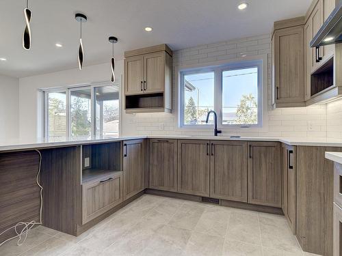 Kitchen - 6535 Rue Poitou, Brossard, QC - Indoor Photo Showing Kitchen With Upgraded Kitchen