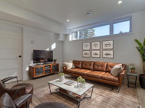 Family room - 6535 Rue Poitou, Brossard, QC - Indoor Photo Showing Living Room