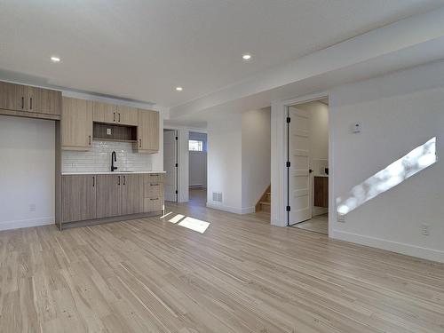 Kitchenette - 6535 Rue Poitou, Brossard, QC - Indoor Photo Showing Kitchen