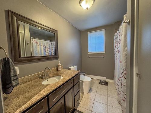 Salle de bains - 109 Rue Du Plateau, Grenville-Sur-La-Rouge, QC - Indoor Photo Showing Bathroom