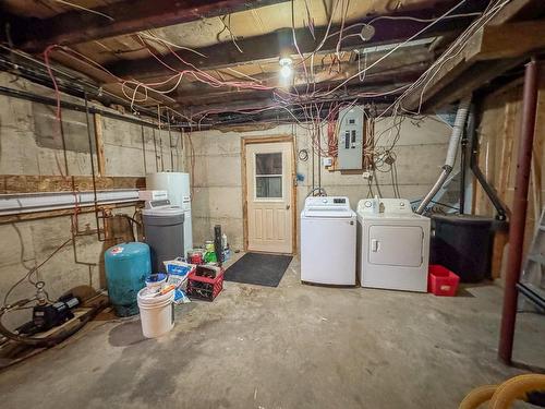 Sous-sol - 109 Rue Du Plateau, Grenville-Sur-La-Rouge, QC - Indoor Photo Showing Laundry Room