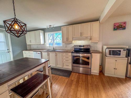 Cuisine - 109 Rue Du Plateau, Grenville-Sur-La-Rouge, QC - Indoor Photo Showing Kitchen With Double Sink