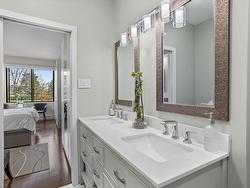 Ensuite bathroom - 