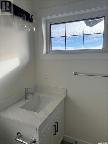 402 Eldorado Street, Warman, SK - Indoor Photo Showing Bathroom