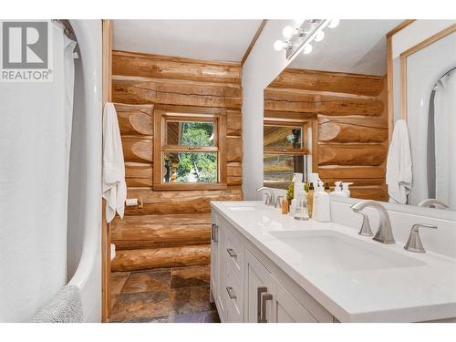 8240 Loakin Bear Creek Road, Chase, BC - Indoor Photo Showing Bathroom