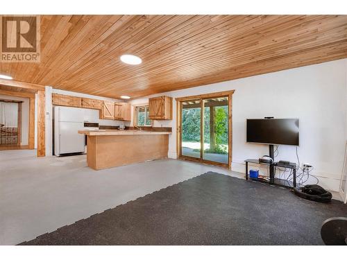 8240 Loakin Bear Creek Road, Chase, BC - Indoor