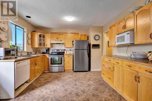 2259 Westville Place, West Kelowna, BC - Indoor Photo Showing Kitchen