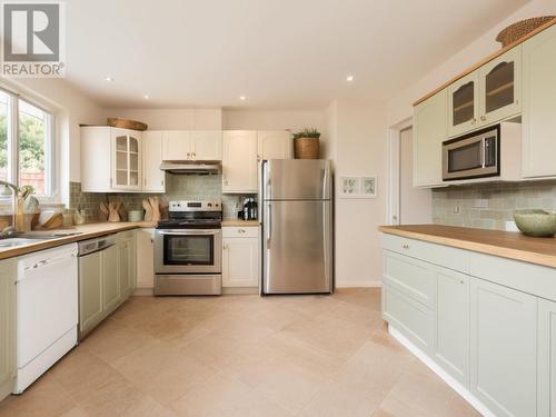 2259 Westville Place, West Kelowna, BC - Indoor Photo Showing Kitchen